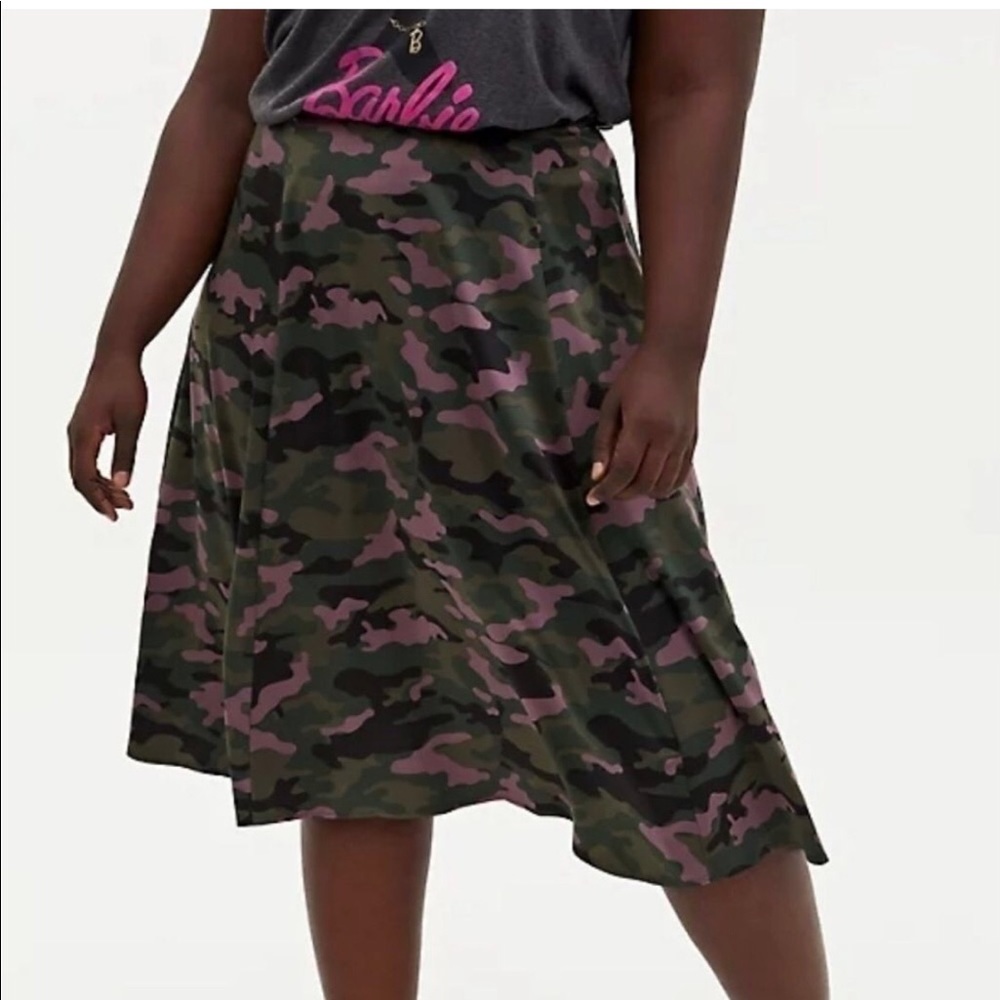 NWT-Torrid Silky Camo Midi Skirt